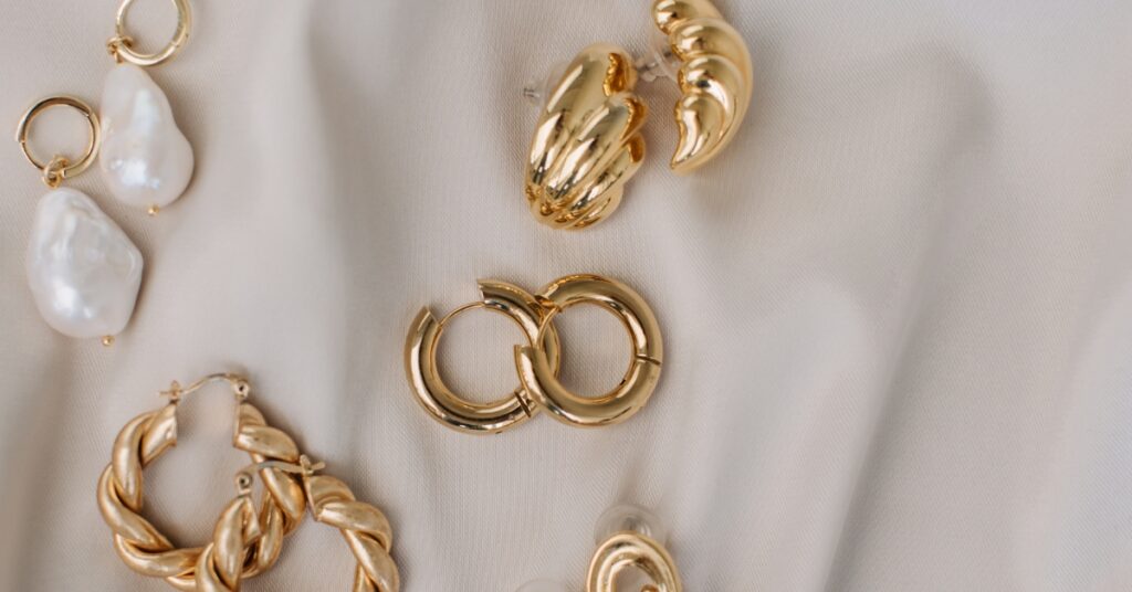 Elegant gold necklace and rings, ideal for adding a touch of luxury to any outfit.