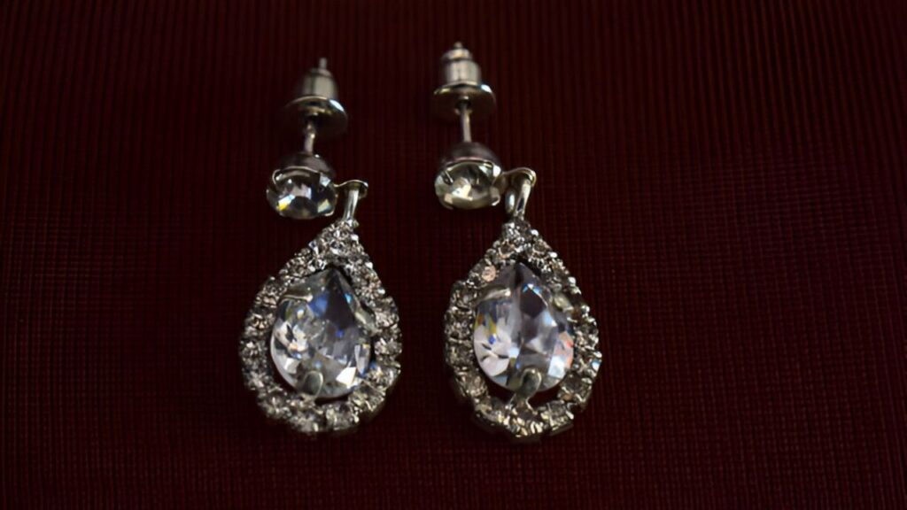 Sparkling teardrop crystal earrings, perfect for adding a touch of elegance to any occasion.